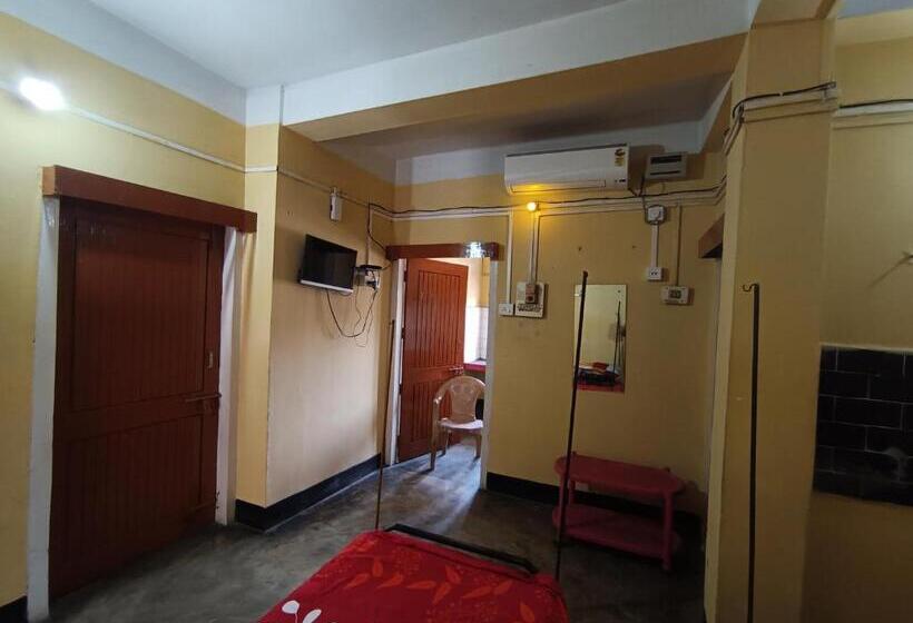 اتاق استاندارد چهارنفره با بالکن, Ajanta Lodge