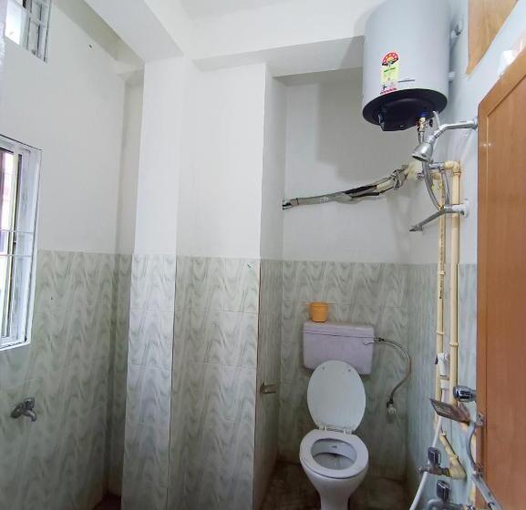 اتاق استاندارد چهارنفره با بالکن, Ajanta Lodge