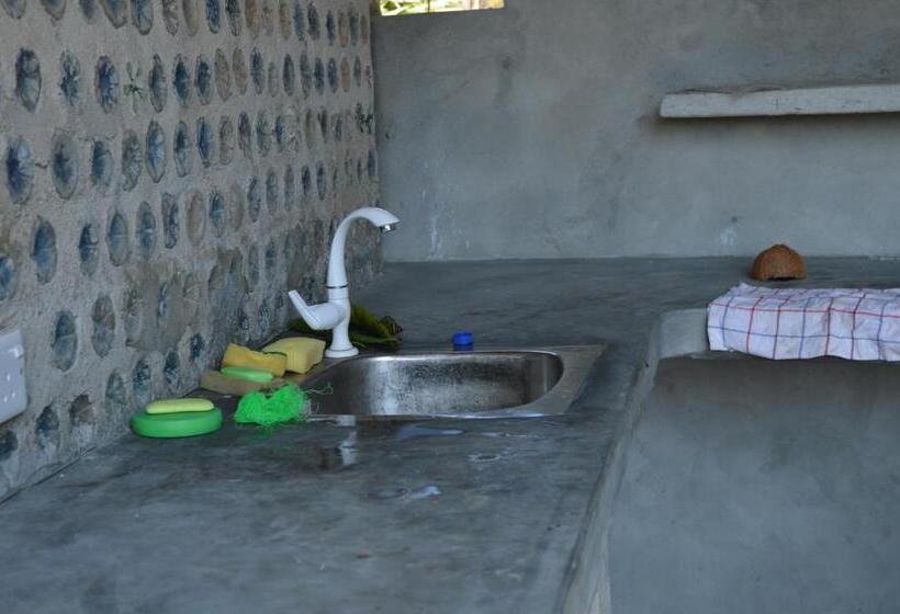 침실 2개 주택, Plastic Bottle House   Dune Towers