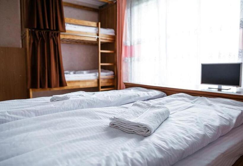 اتاق خانوادگی, Sweet Home Hostel