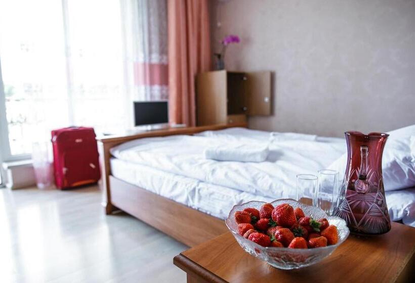 اتاق خانوادگی, Sweet Home Hostel