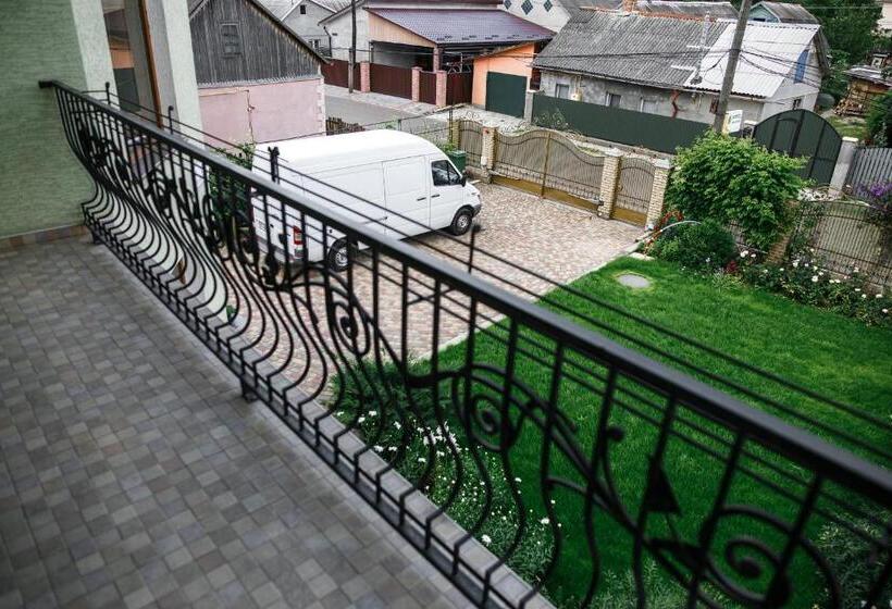 اتاق خانوادگی, Sweet Home Hostel