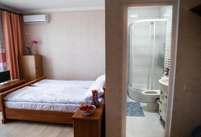 اتاق خانوادگی, Sweet Home Hostel