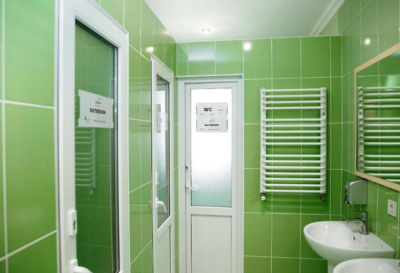اتاق خانوادگی با سرویس بهداشتی مشترک, Sweet Home Hostel