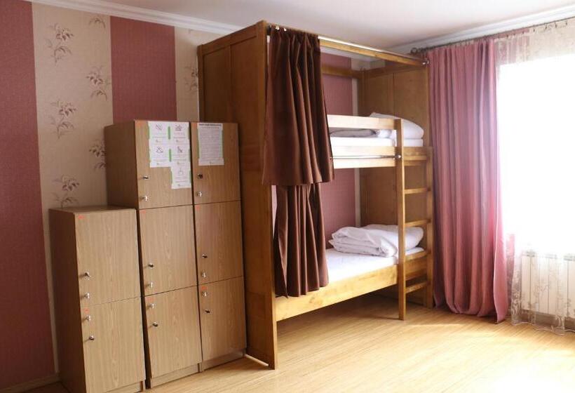 اتاق خانوادگی با سرویس بهداشتی مشترک, Sweet Home Hostel