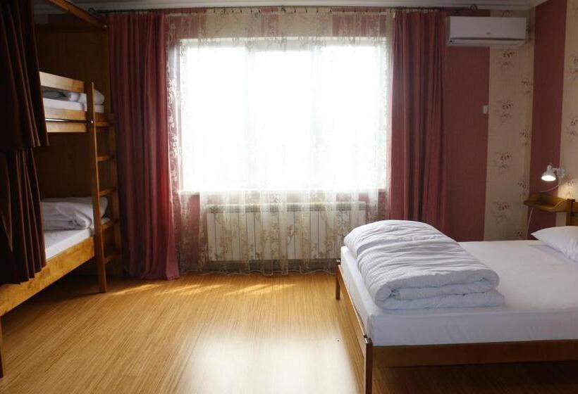 اتاق خانوادگی با سرویس بهداشتی مشترک, Sweet Home Hostel