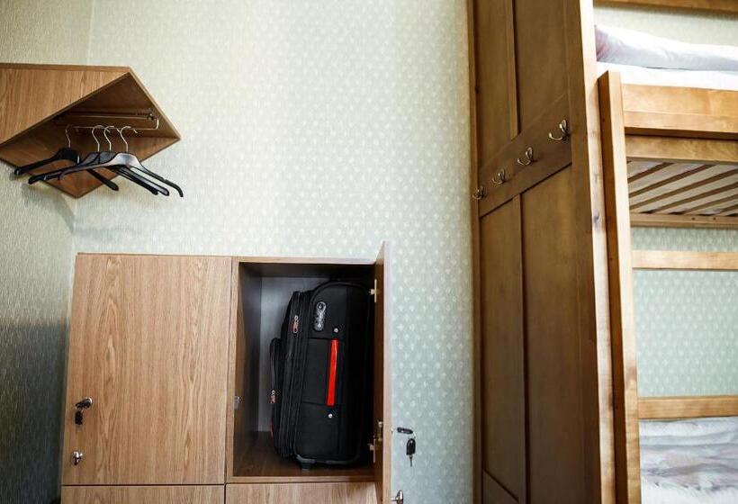 اتاق خانوادگی با سرویس بهداشتی مشترک, Sweet Home Hostel