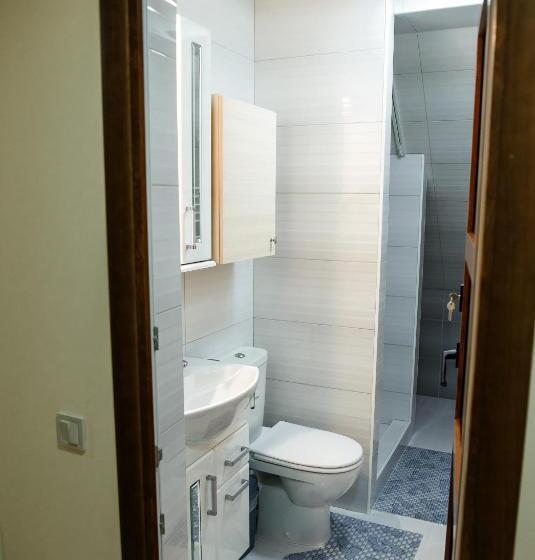 اتاق استاندارد با سرویس بهداشتی مشترک, Sweet Home Hostel