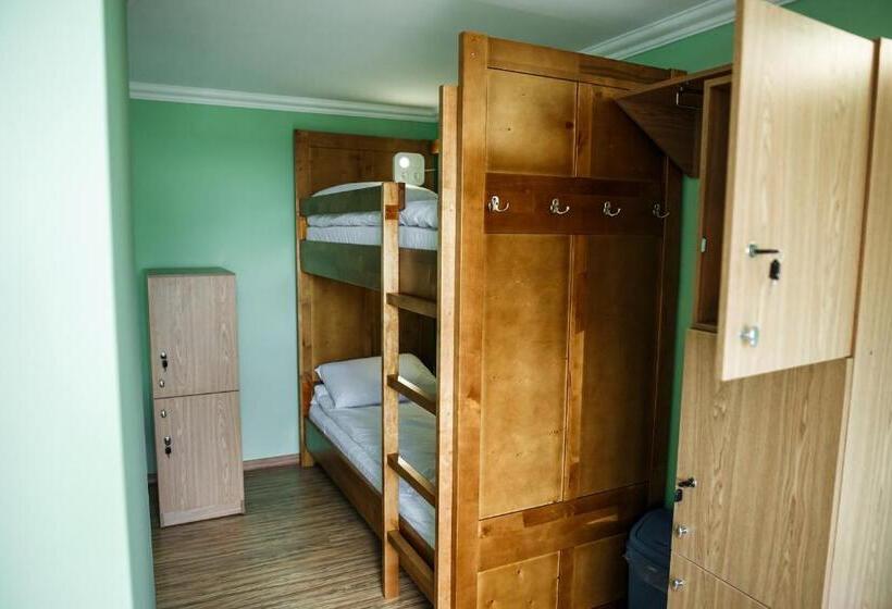 تختخواب در اتاق مشترک, Sweet Home Hostel