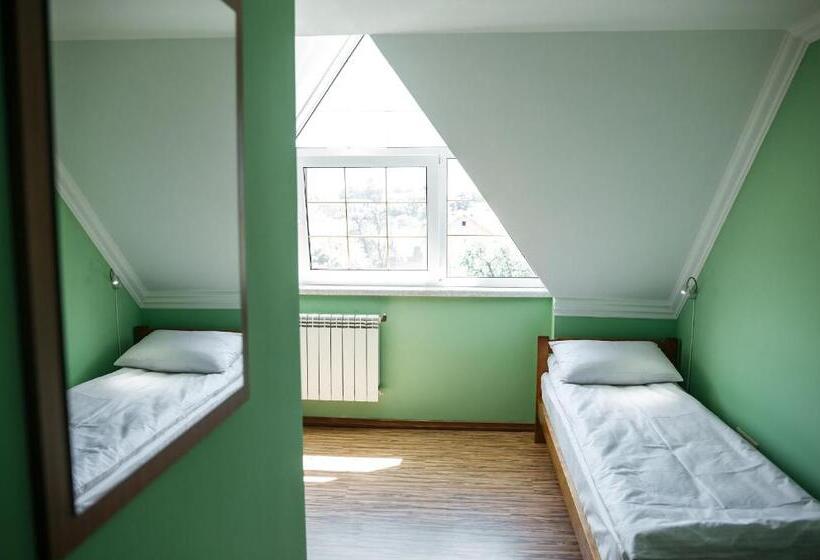 تختخواب در اتاق مشترک, Sweet Home Hostel