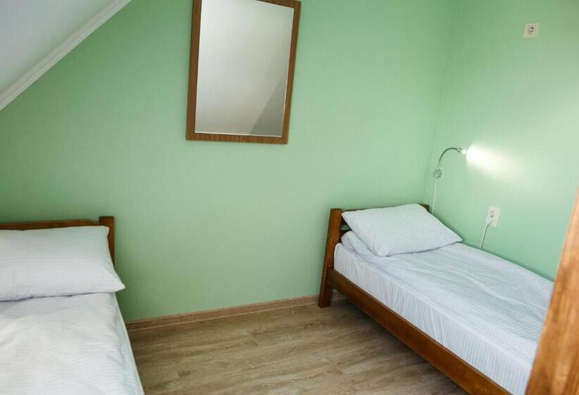 اتاق استاندارد با سرویس بهداشتی مشترک, Sweet Home Hostel