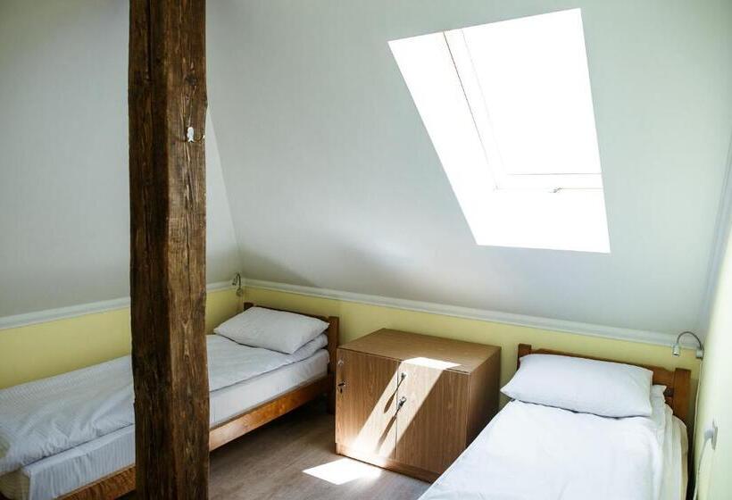 اتاق استاندارد با سرویس بهداشتی مشترک, Sweet Home Hostel