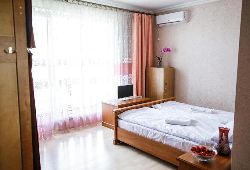 اتاق خانوادگی, Sweet Home Hostel