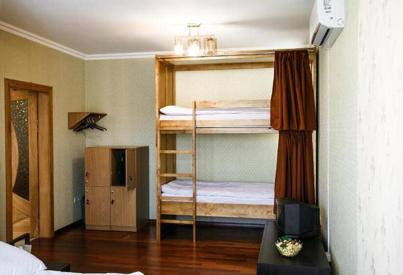 اتاق خانوادگی با سرویس بهداشتی مشترک, Sweet Home Hostel