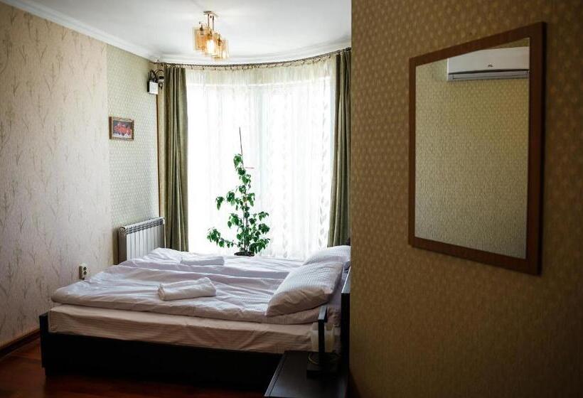 اتاق خانوادگی با سرویس بهداشتی مشترک, Sweet Home Hostel