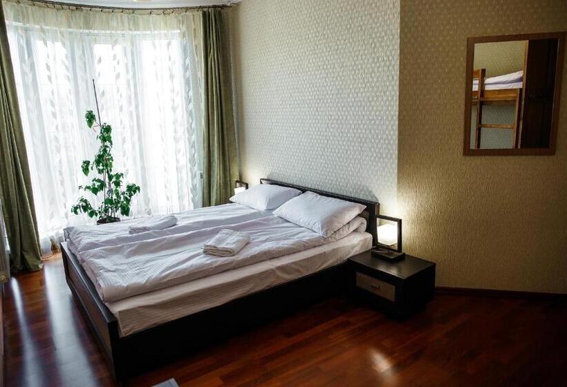 اتاق خانوادگی با سرویس بهداشتی مشترک, Sweet Home Hostel