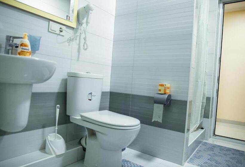 اتاق استاندارد با سرویس بهداشتی مشترک, Sweet Home Hostel