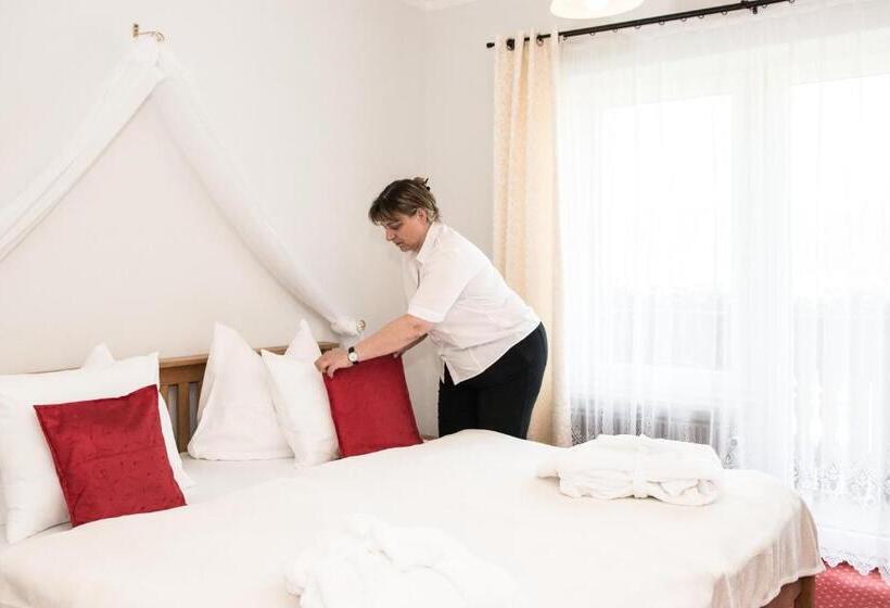 家庭间, Alpenhotel Ensmann