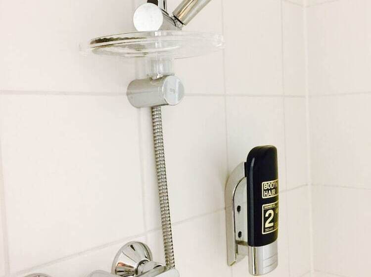 تختخواب در اتاق مشترک, A&t Hotel & Hostel