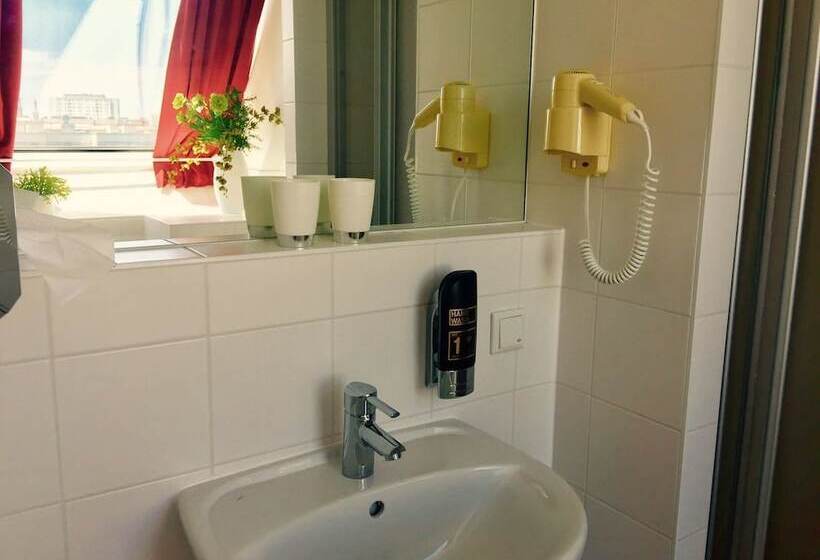 تختخواب در اتاق مشترک, A&t Hotel & Hostel