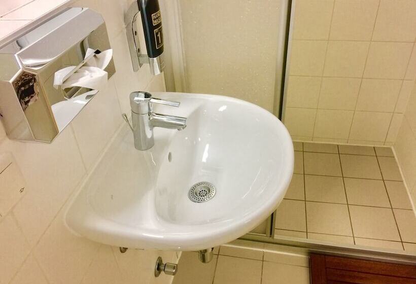 تختخواب در اتاق مشترک, A&t Hotel & Hostel