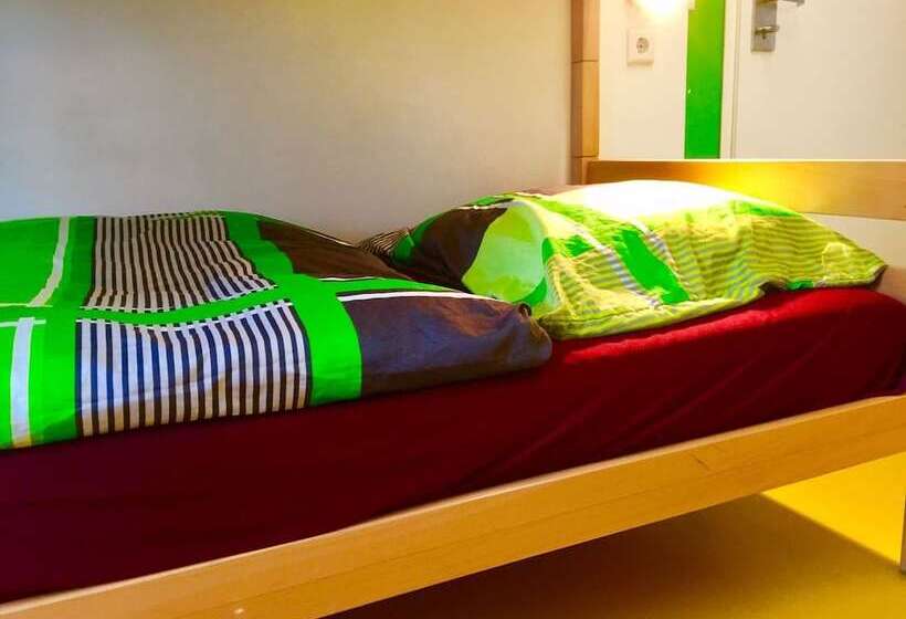 تختخواب در اتاق مشترک, A&t Hotel & Hostel