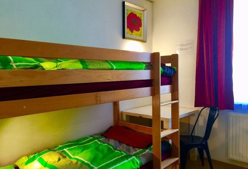 اتاق استاندارد سه نفره, A&t Hotel & Hostel