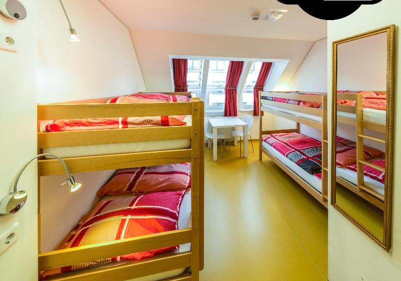 اتاق استاندارد چهار تخته, A&t Hotel & Hostel