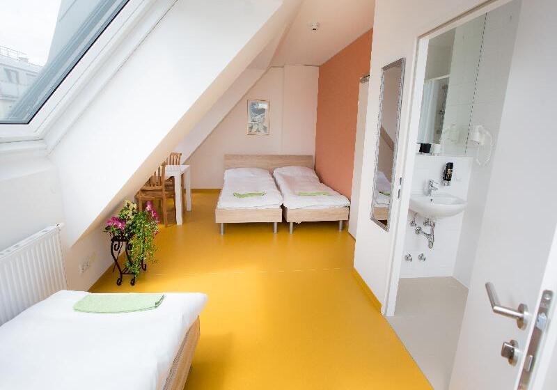 اتاق استاندارد سه نفره, A&t Hotel & Hostel