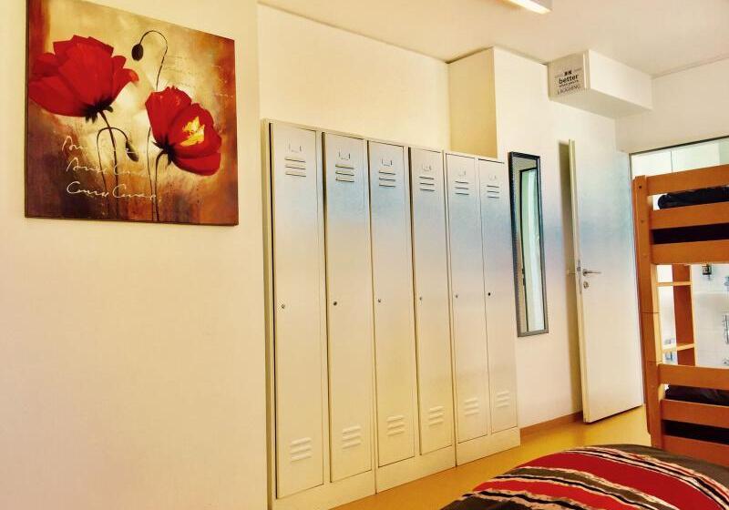 تختخواب در اتاق مشترک, A&t Hotel & Hostel