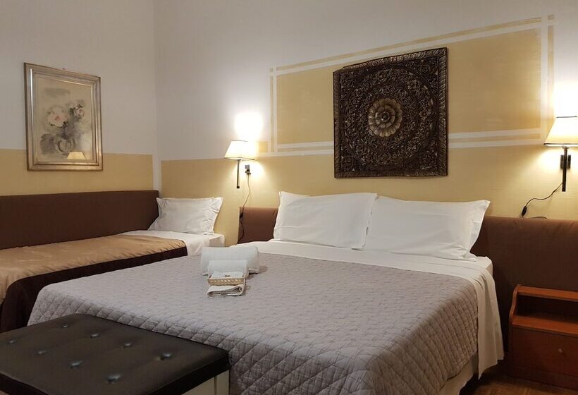 اتاق استاندارد سه تخته با سرویس بهداشتی مشترک, Cittadella