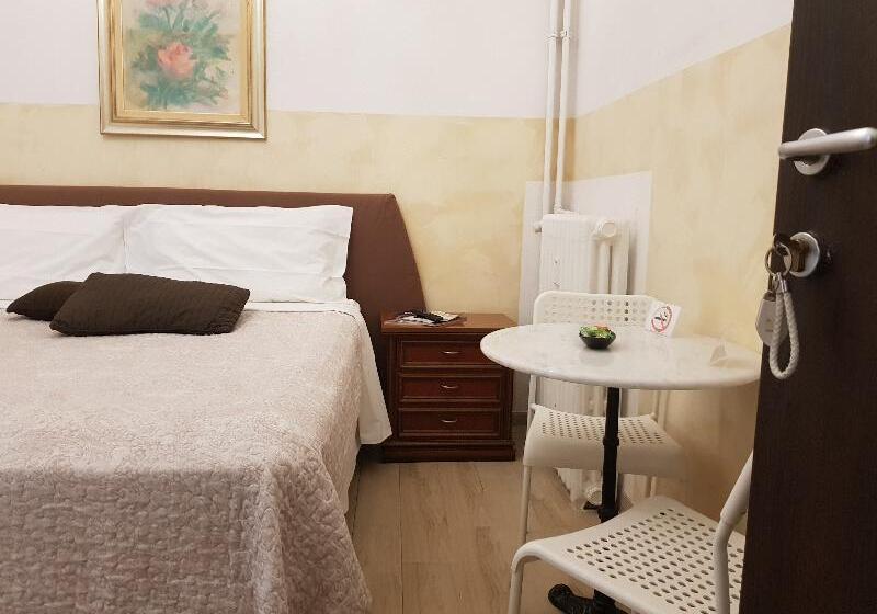 اتاق استاندارد یک تخته با سرویس بهداشتی مشترک, Cittadella