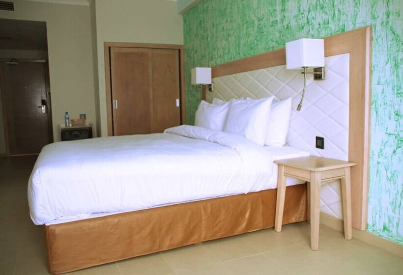 샬레, Best Western Plus Serene Atlantic
