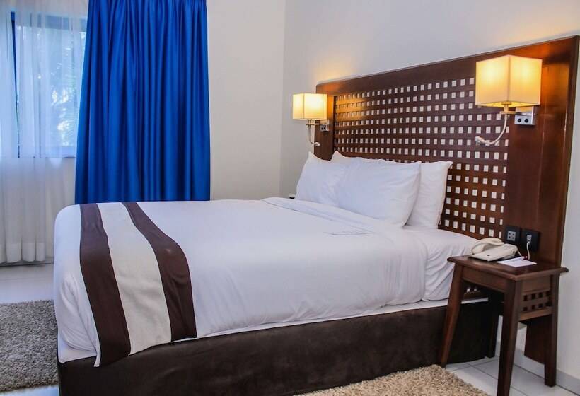 کلبه ییلاقی, Best Western Plus Serene Atlantic