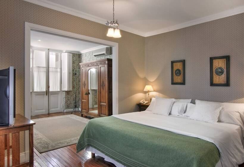 行政房间, Del Casco