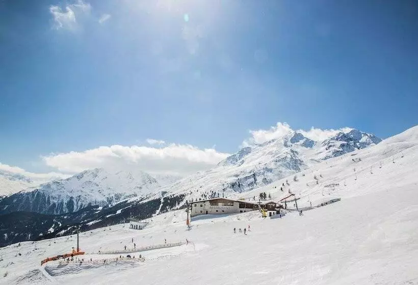 اتاق استاندارد یک نفره, Edelweiss Hochsölden Superior