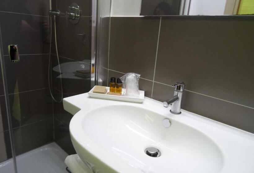 Camera Tripla Standard, Il Cantico St. Peter