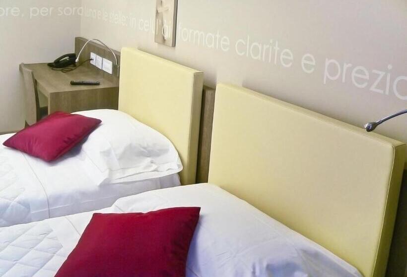 Camera Tripla Standard, Il Cantico St. Peter