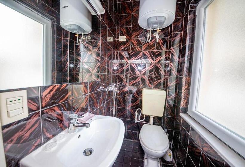 اتاق استاندارد یک نفره, Pik Loti