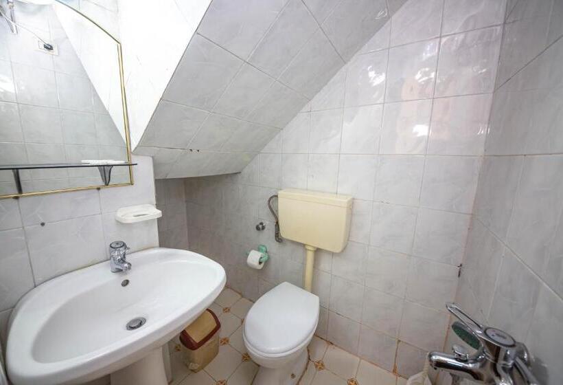 اتاق استاندارد سه نفره, Pik Loti