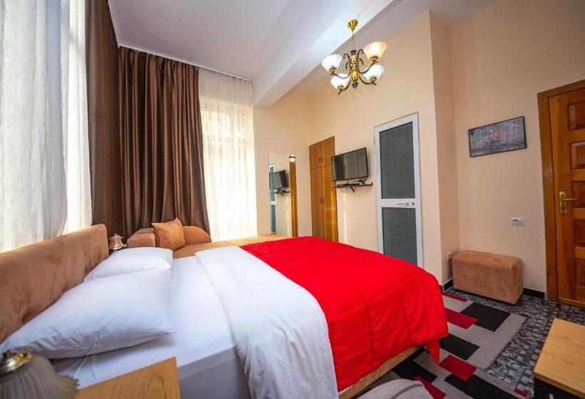 اتاق استاندارد سه نفره, Pik Loti