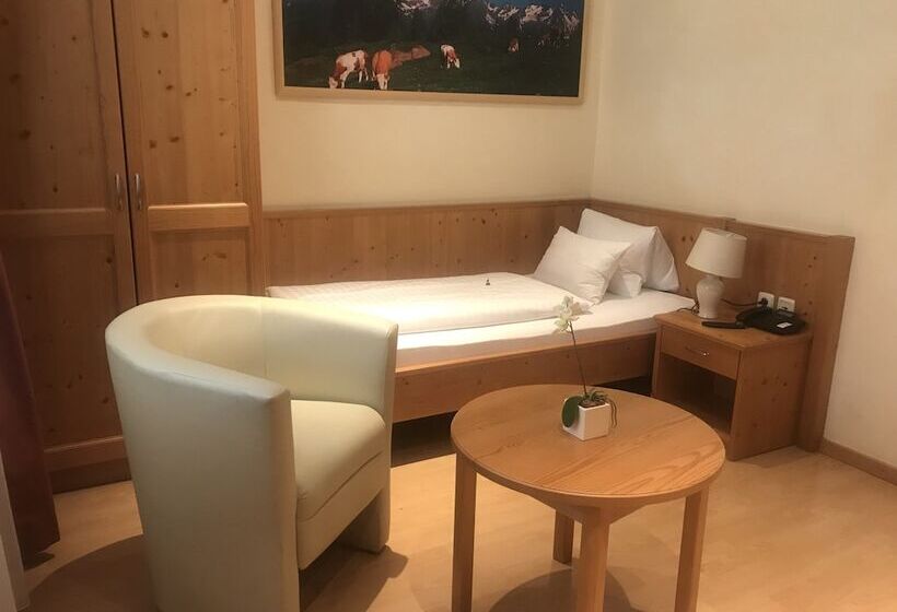 标准单人间, Rösch