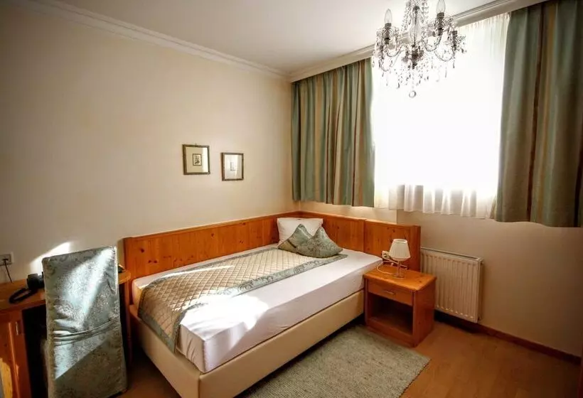 اتاق استاندارد یک نفره, Rösch