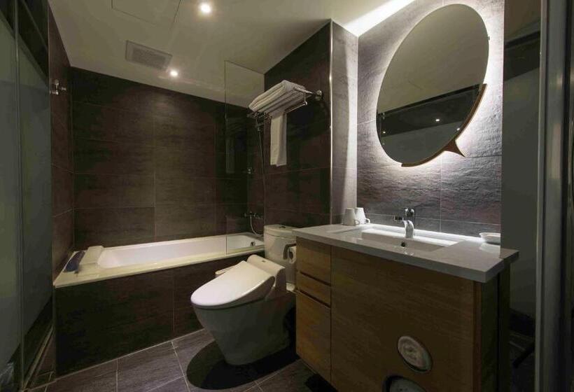 اتاق لوکس با بالکن, Simple+