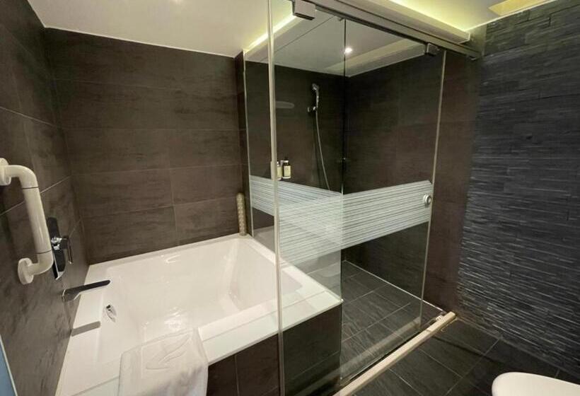 اتاق استاندارد با تخت بزرگ, Simple+