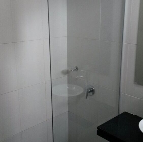 اتاق استاندارد سه نفره, Tucuman Palace