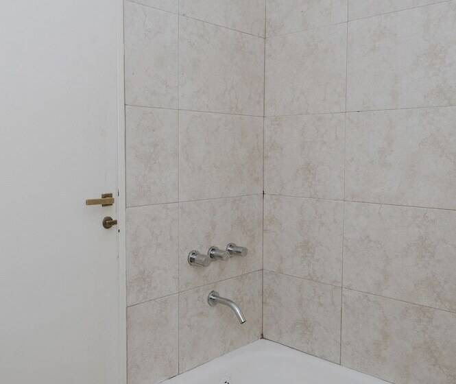 اتاق استاندارد سه نفره, Tucuman Palace