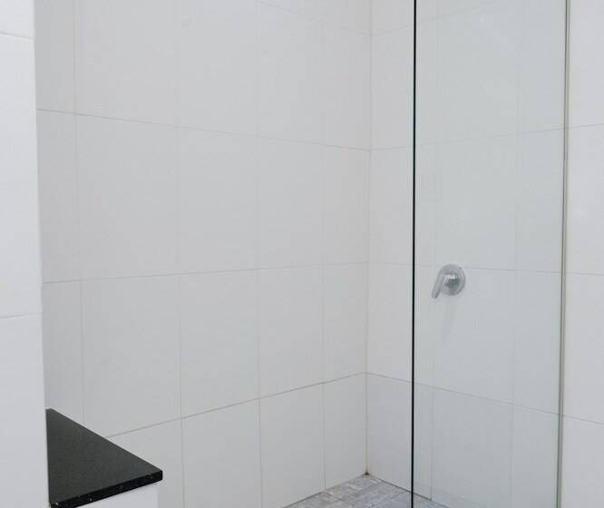 اتاق استاندارد سه نفره, Tucuman Palace