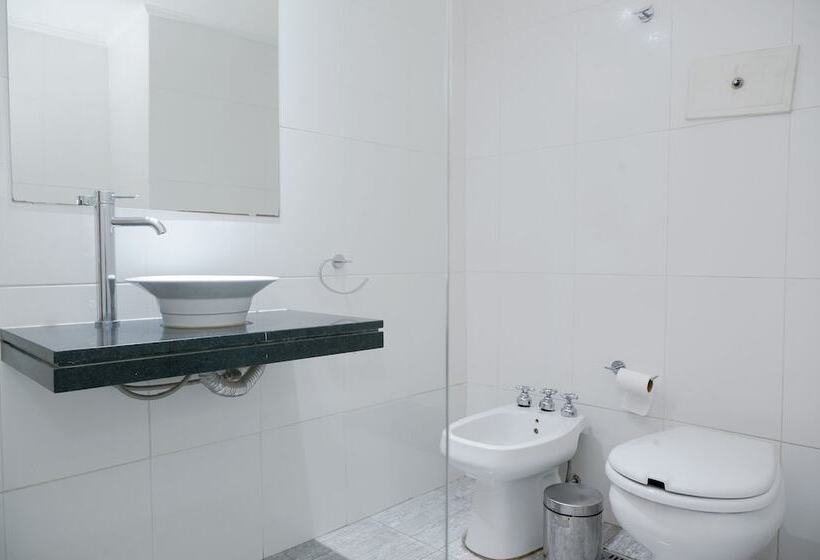 اتاق استاندارد چهار تخته, Tucuman Palace