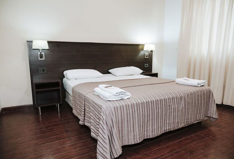 اتاق استاندارد چهار تخته, Tucuman Palace
